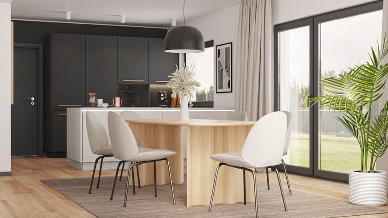 Helles Raumdesign mit warmen Naturtönen